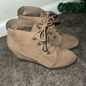 Steve Madden Deenaa Suede Wedge Boot Size 9